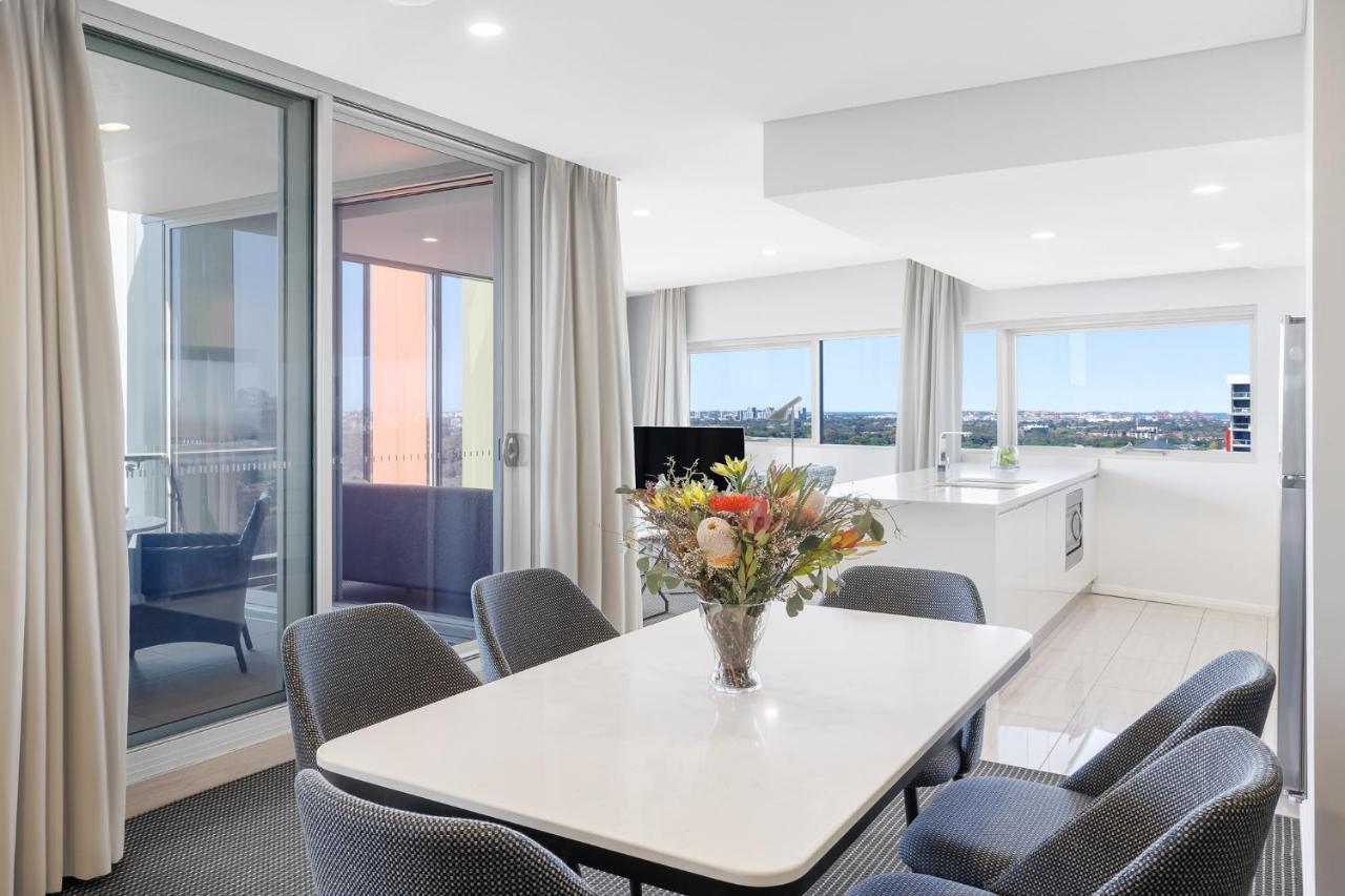 Meriton Suites Zetland Sydney Luaran gambar A typical apartment interior