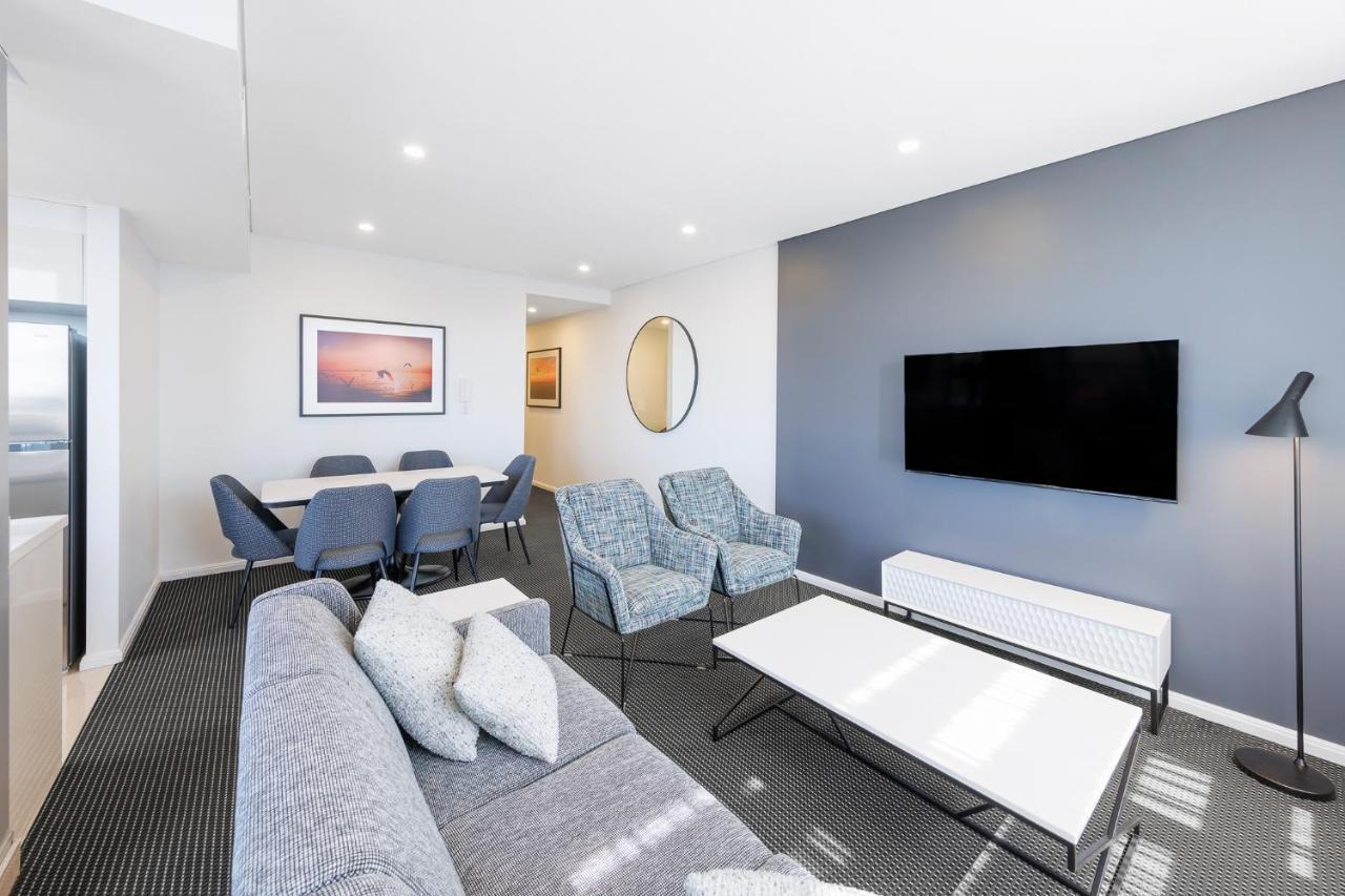 Meriton Suites Zetland Sydney Luaran gambar A living room at the hotel