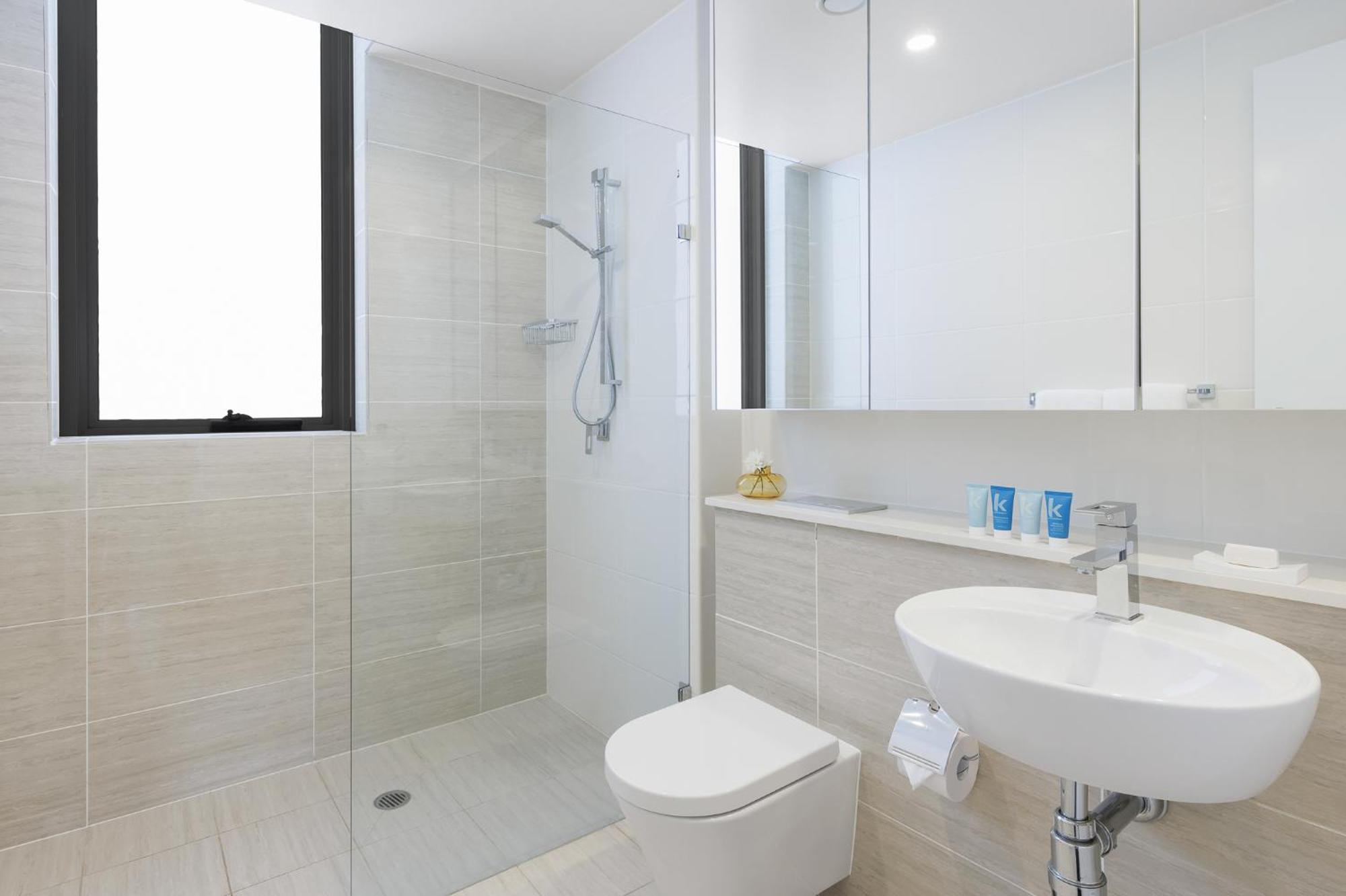 Meriton Suites Zetland Sydney Bilik gambar A modern bathroom